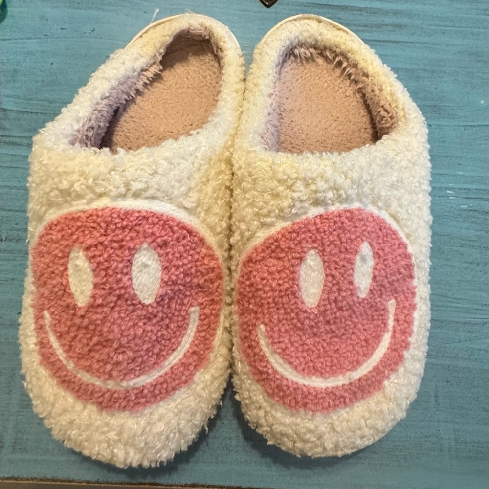 Cozy Kids' Slippers with Pink Smiley Design